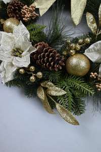 Décoration de maison Porte dorée Couronne de Noël suspendue Couronne de porte artificielle de Noël Pinecore - Product Image 6