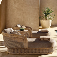 Ensemble de meubles de jardin de luxe modernes en bois massif : table d'appoint ronde, chaise longue, canapé rembourré, mobilier d'extérieur portable et confortable