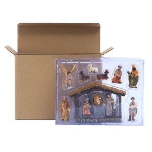Boîte-cadeau d'ornement de scène de groupe familial de Noël personnalisable petit artisanat en résine avec le père Noël pour la maison ou la fête - Product Image 1