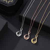 Collier superposé hypoallergénique en acier inoxydable à 3 niveaux avec pendentif cœur, chaîne à maillons tendance pour les fêtes