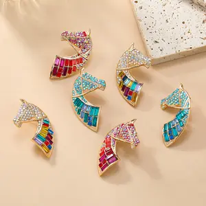 Perhiasan Fashion 2024 anting-anting berlian warna-warni penuh berlian anting kepala kuda desain wanita anting-anting kuda berlian air
