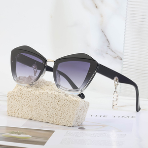 Lunettes de soleil <span class=keywords><strong>tendance</strong></span> Partagas, design personnalisé, logo, style œil de chat avec chaîne, protection UV400, pour femmes. - Product Image 1