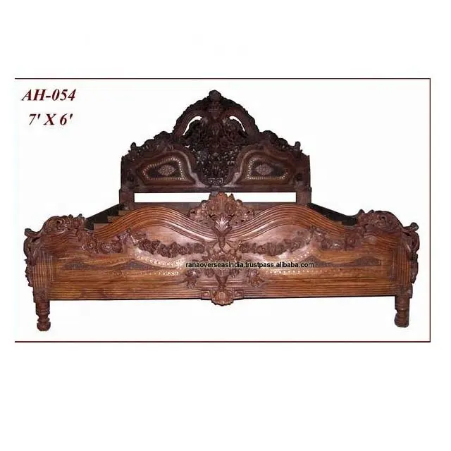 真鍮の象眼細工と家のための刻まれたデザインの茶色の古典的な手作りの木製ダブルベッド