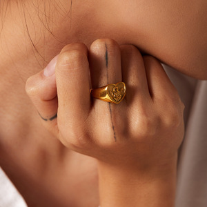 Nouvelle Tendance 2026 : Bague Simple pour Femme en Acier Inoxydable Plaqué Or 18K, Style Rétro Amour Ange, Glamour Industriel - Product Image 1
