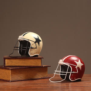 Figura de Resina de Casco de Fútbol Americano Vintage - Decoración Deportiva Retro para Sala de Estar y Cuarto de Hombre - Product Image 3