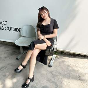 Robe noire slim fit à col rond avec fente latérale Runqi N8562 pour femmes, tenue quotidienne, grandes tailles, robes décontractées - Product Image 3