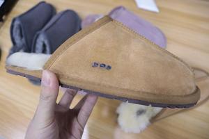 Pantoufles d'intérieur d'hiver pour femmes, <span class=keywords><strong>chaussons</strong></span> UGGSS chauds et antidérapants, en peluche, doublés en polaire, avec tige en daim - Product Image 6