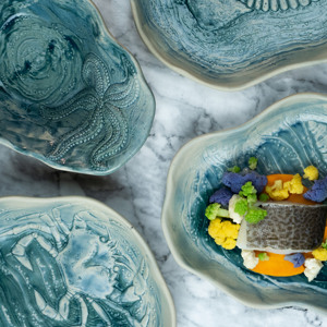 Piatto Fondo Mar Verde con Motivo Astratto Granchio 24cm, Piatto Decorativo per Frutti di Mare - Product Image 3