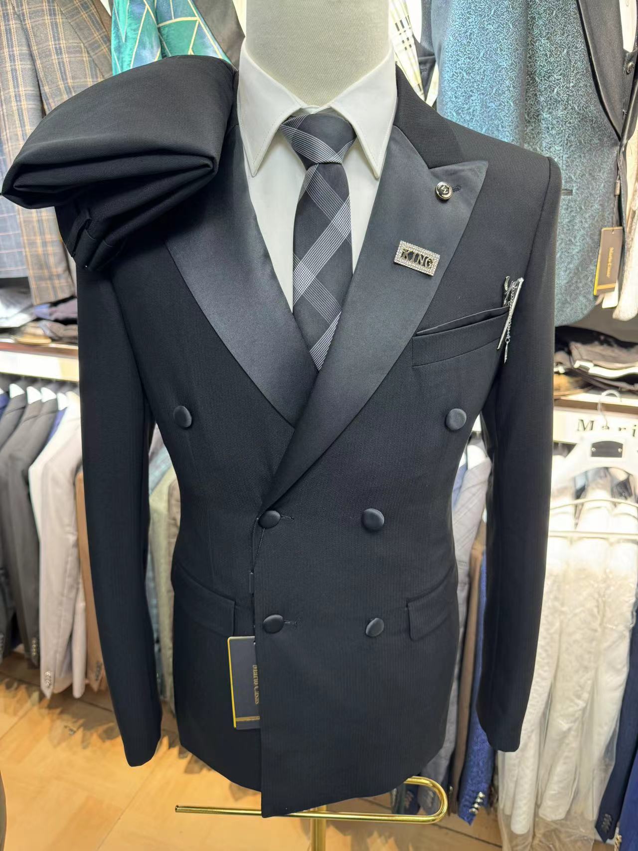 Shop Our 2024 Men's Tuxedo Collection - Stylish & Versatile