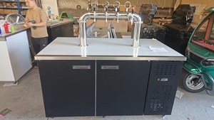 Torre Dispensadora de Cerveza de 8 Grifos, Enfriador de Barriles Profesional de 2 Puertas, Refrigerador para Eventos y Pubs - Product Image 5