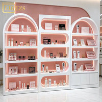 Étagère de présentation cosmétique blanche professionnelle, présentoir de salon de beauté, luminaires LED, rangement arqué, salle d'exposition de maquillage haut de gamme