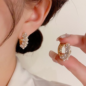 Pendientes de aro brillantes en forma de C de perla de imitación de circón coreano a la moda para regalo de accesorios de moda de mujer de gama alta versátil - Product Image 1