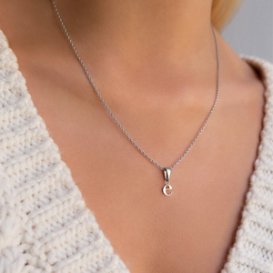 Collar de cadena fina con inicial, joyería minimalista personalizada, 26 letras chapadas en oro de acero inoxidable - Product Image 6