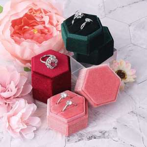 กล่องใส่ต่างหูกำมะหยี่ทรงหกเหลี่ยมระดับไฮเอนด์จาก Chenxin Packaging กล่องใส่เครื่องประดับหรูหราสำหรับส่งออกต่างประเทศ สไตล์อินเทรนด์ เหมาะสำหรับเป็นของขวัญขอแต่งงาน - Product Image 2