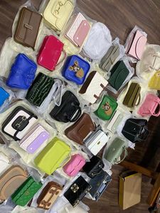 2023 جديد حقائب بالات بالجملة رخيصة الثمن وشائعة، نظيفة بنسبة 90%، أكياس بالات عصرية للملابس المستعملة وحقائب نسائية أنيقة - Product Image 4