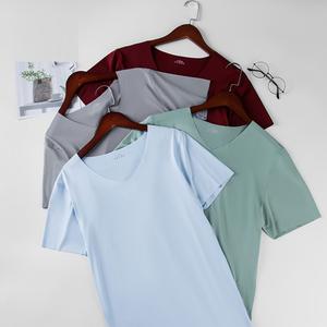 เสื้อยืดแขนสั้นผู้ชายผ้าไอซ์ซิลค์ไร้รอยต่อ ทรงเข้ารูป สวมใส่สบาย ระบายอากาศดี คอวี แขนสั้นครึ่งแขน เสื้อฤดูร้อน - Product Image 6