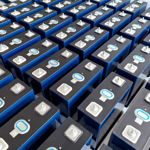 欧盟库存长循环寿命<span class=keywords><strong>3</strong></span>.2V 314Ah 320Ah磷酸铁锂方形电池太阳能锂离子电池用于家庭备用电源存储 - Product Image 5