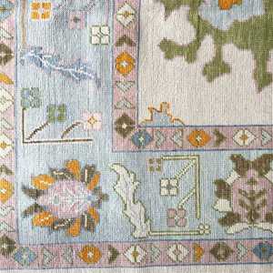 Tapis noué à la main en laine de Nouvelle-Zélande écologique, motif floral vintage persan pastel, à poils moyens, avec envers en coton - Product Image 4