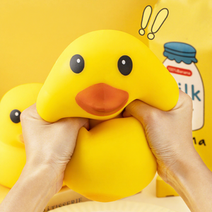 Pato Gigante Amarillo en Caja, Juguete Blandito de Subida Lenta, Pato Antiestrés para Niños, para Jugar en el Baño - Product Image 2