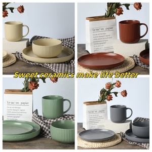 Bắc Âu Trung Quốc Bán Buôn Sang Trọng Sứ Đặt Bữa Ăn Tối Emboss Matte Gốm Bộ Đồ Ăn Đồ Đá Tấm Bộ Đồ Ăn Bộ - Product Image 6