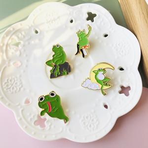 YINI Creatieve Cartoon Kikker Maan Selfie Ghost Broche Leuke Prachtige Emaille Pins Sieraden Zinklegering Borstel Techniek Kunst Aangepast - Product Image 2