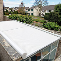 Store banne motorisé en alliage d'aluminium avec isolation en polyuréthane, design moderne pour positionnement en fenêtre supérieure, ombrage extérieur durable