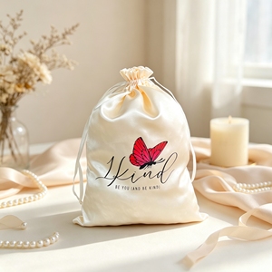 Bolsa de satén color marfil personalizada con cordón, bolsa guardapolvo de satén blanco roto con logotipo impreso a color y patrón de mariposa para empaque de joyería - Product Image 1