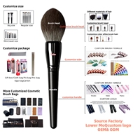 Pinceau de maquillage professionnel à manche en bois noir, poils synthétiques denses, pour blush, contour, highlighter et anticernes, à tête inclinée