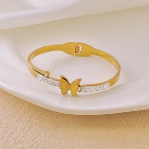 คอลเลกชันกำไลข้อมือสแตนเลสสตีลชุบทอง 18K PVD ประดับผีเสื้อและเพชรซิร์คอน |   ป้องกันการแพ้ ทนทาน และไม่ซีดจาง - Product Image 5