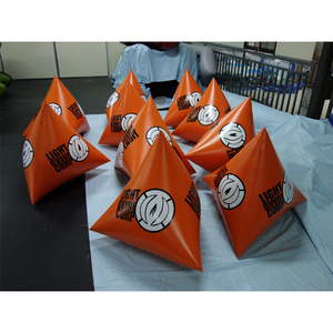 Penanda keselamatan air terbuka piramida pelampung renang air silinder tiup, pelampung renang segitiga oranye tiup untuk Bumper - Product Image 1