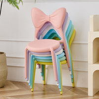 Chaise en PP Empilable Design Moderne Colorée Personnalisable pour Enfants Bébés, Portable pour Maison, Chambre, Cuisine, Salon, Hôtels et Parcs