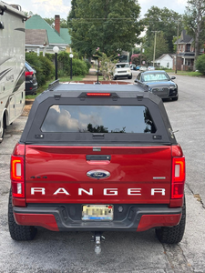 Copertura del tetto del camion impermeabile e pieghevole per <span class=keywords><strong>Ford</strong></span> <span class=keywords><strong>Ranger</strong></span> <span class=keywords><strong>Pickup</strong></span> fuoristrada 2025 2012 alta qualità in lega di alluminio - Product Image 2