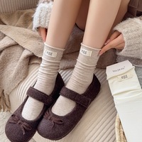 Chaussettes grises pour femmes avec étiquettes en tissu, chaussettes d'automne de style scolaire, chaussettes en coton tendance