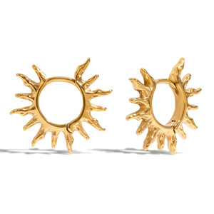 Pendientes Sun Huggie de acero inoxidable en tono dorado, diseño geométrico, joyería de moda - Product Image 5