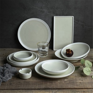 Precios de fábrica Cerámica hecha a mano Esmalte mate Cubiertos Juegos de platos para servir Restaurante europeo Vajilla de cerámica moderna - Product Image 1