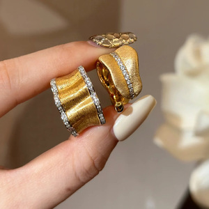 2026 Ensemble de bijoux de doigt de luxe léger italien, bague en strass motif feuille de <span class=keywords><strong>bananier</strong></span> brossée, style rétro palais élégant et haut de gamme - Product Image 1