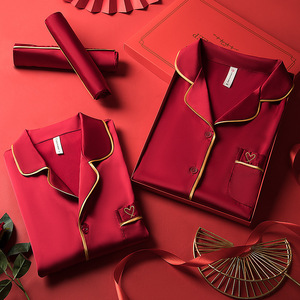 <span class=keywords><strong>Pigiama</strong></span> Traspirante con Logo Frontale e Scollo a V per Coppie di Sposi, Set Estivo in Raso Rosso per <span class=keywords><strong>Uomo</strong></span> e Donna - Product Image 2