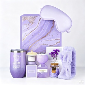 Regalo Sorpresa Romantico per San Valentino per Lei, Amata Partnera, Cesto Regalo Spa a Tema Lavanda - Product Image 1