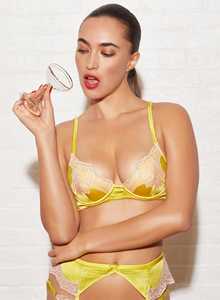 Brasier Transparente Cómodo con Encaje Amarillo y Tirantes Ajustables para Mujer, Estilo Cheeky - Product Image 5