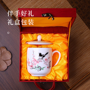 ถ้วยชาพอร์ซเลนวาดลายด้วยมือพร้อมฝาปิด 450 มล. ทนความร้อน สไตล์จีนโบราณ ลายดอกไม้ ของขวัญทางธุรกิจ - Product Image 2