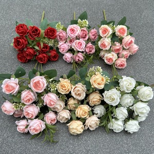 Vente en gros Offre Spéciale de décoration de mariage pour intérieur plusieurs couleurs Fleurs artificielles 10 têtes Bouquet de roses en soie - Product Image 1