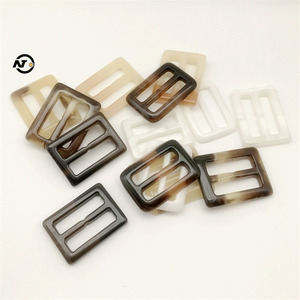 <span class=keywords><strong>Boucle</strong></span> à clip en résine enduite haut de gamme avec design réglable pour vêtements à la <span class=keywords><strong>taille</strong></span> - Product Image 1