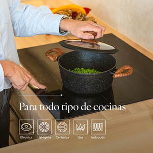 Casserole en grès noir antiadhésive avec couvercle en verre et silicone et poignées en bois doux au toucher - Product Image 4