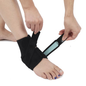 Attelle <span class=keywords><strong>de</strong></span> cheville <span class=keywords><strong>de</strong></span> soutien d'entorse <span class=keywords><strong>de</strong></span> sangles réglables <span class=keywords><strong>de</strong></span> rééducation sportive - Product Image 3