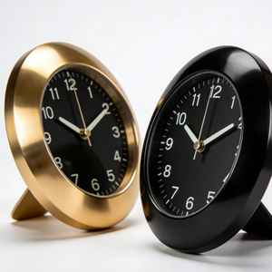 Reloj de Mesa de Acero Inoxidable con Certificación ISO9001 - Diseño Cuadrado Minimalista con Acabado en Latón Cepillado/Negro para Sobremesa - Product Image 2