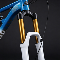 Vélo de montagne élégant à suspension intégrale en aluminium bleu-blanc dégradé avec freins à disque hydrauliques, 10 vitesses, roues légères de 27,5 pouces