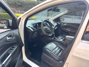 Ford <span class=keywords><strong>Escape</strong></span> 1.5T AWD d'occasion, 2017, toutes options, toit panoramique, excellent état - Product Image 4