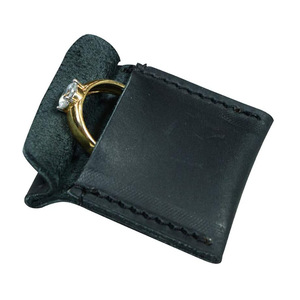 Bolsa de almacenamiento de anillos de cuero estilo retro europeo y americano, bolsa de embalaje para joyas, bolsa para anillos de compromiso, bolsa para anillos de pareja. - Product Image 1