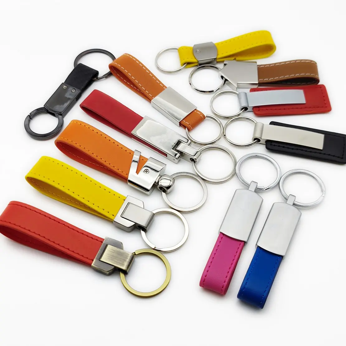 Custom Leather Keychain Criativo Atacado Presente Metal Car Pendant PU Keychain Acessórios