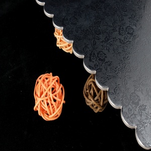 Base para Pastel Redonda con Borde Festoneado Plateado, Corrugada, Personalizada, con Laminado Mate, 6mm 12mm - Product Image 4